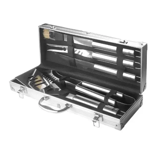 [2080.296] Mallette Barbecue comprenant 5 pièces inox - une spatule - une fourchette - un couteau - un pinceau - une pince dentée. Dimensions 47 x 16 x 8 cm 